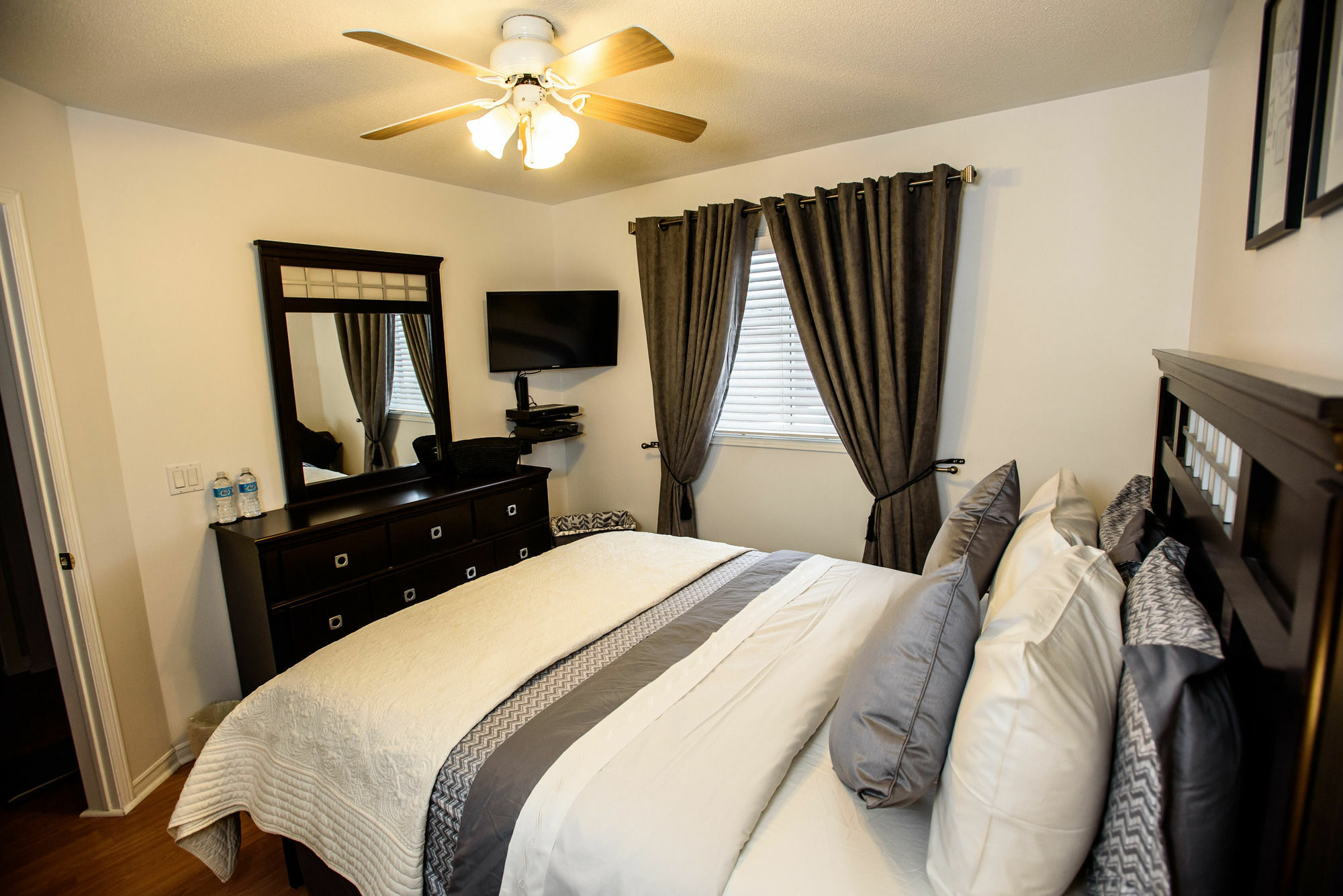 Newton Villa Emerald House Brampton Dış mekan fotoğraf